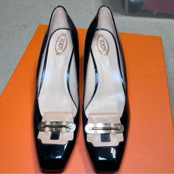 Tod’s Black Patent Leather Apron Flap Pump Heels Sz 41 - Picture 3 of 13